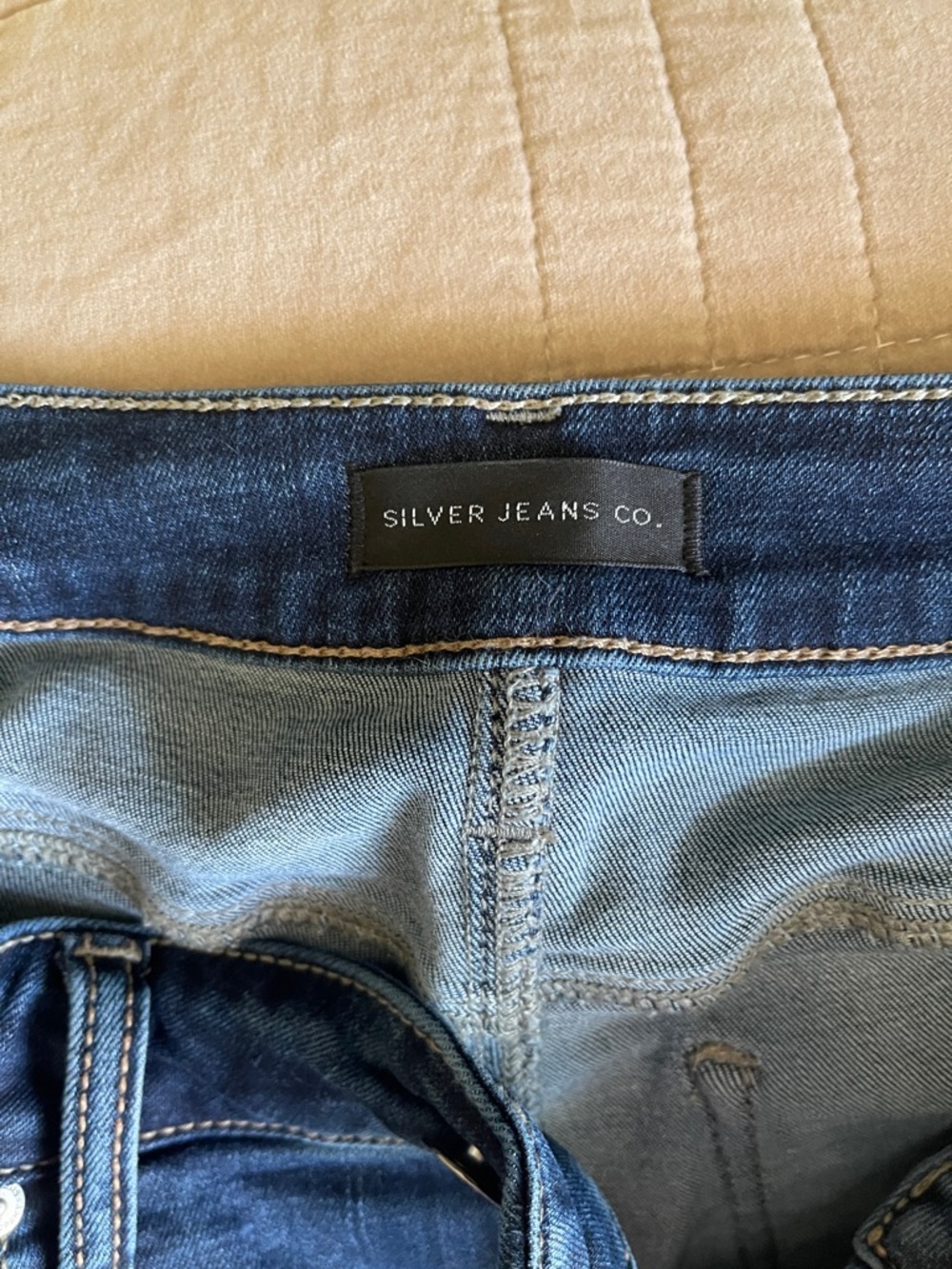 Silver Jeans Co. women’s Medium to Dark Blue Denim Jeans
